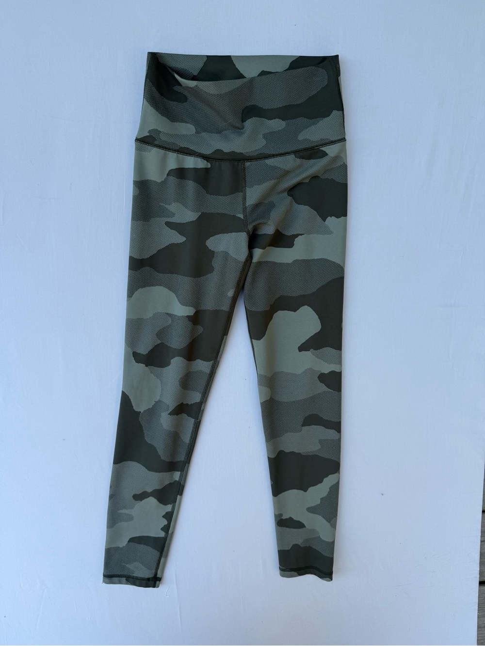 Aerie OFFLINE 7/8 High Rise Camo High-Waist Leggings - Olive Green